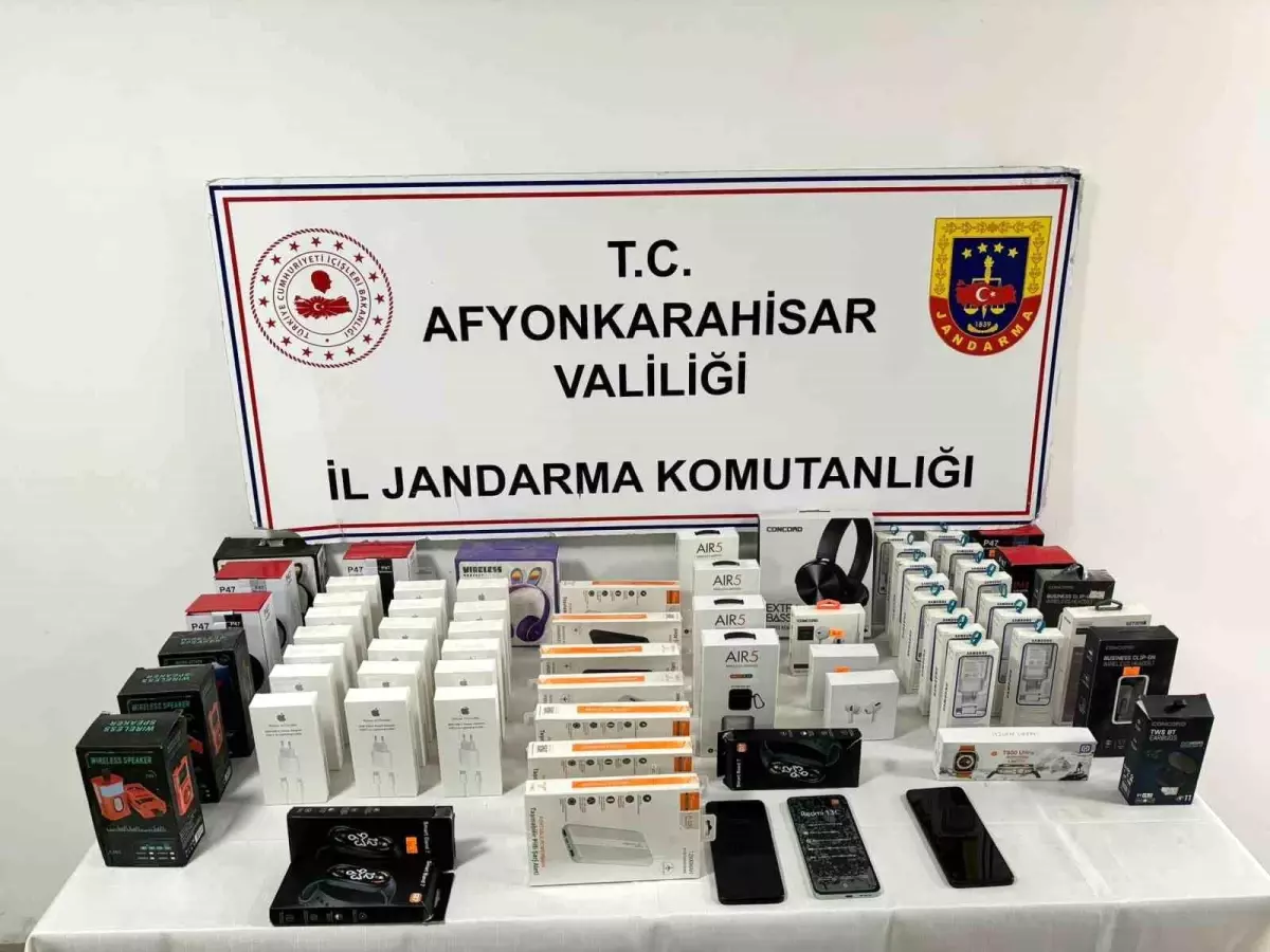 Afyonkarahisar\'da kaçak cep telefonu ve elektronik eşya operasyonu