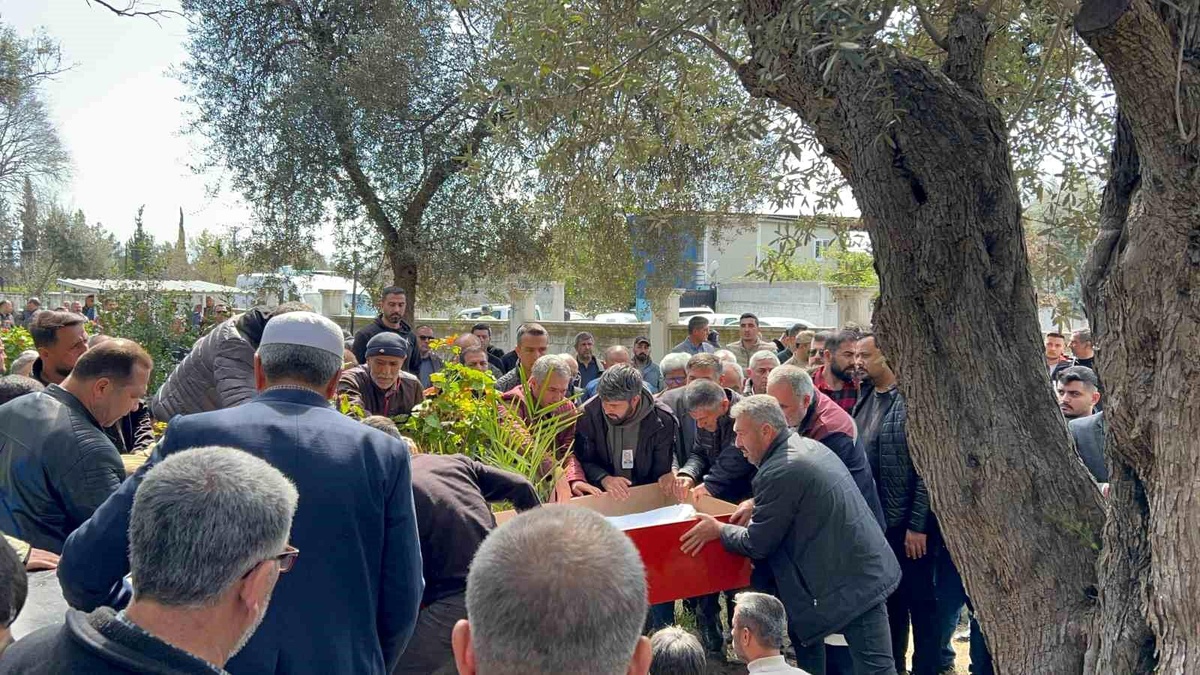 Antalya\'da kalp krizi geçiren polis memuru Hatay\'da defnedildi