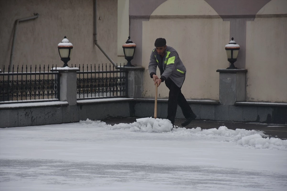 Gümüşhane, Giresun, Trabzon ve Ordu\'nun yüksek kesimlerinde kar yağdı