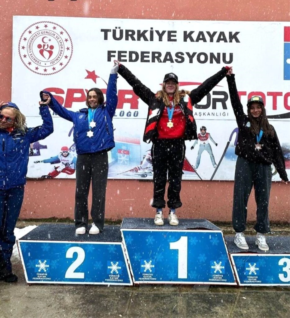 Düzceli Sporcu Elif Doğa Bektaş Alp Disiplini Türkiye Şampiyonası\'nda Üçüncü Oldu
