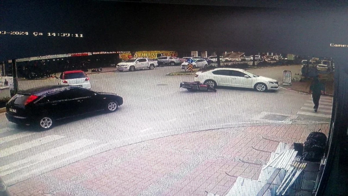 Antalya\'da motosiklet kazası: Yaralı sürücü acı içinde feryat etti