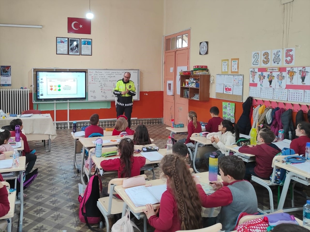 Kırklareli\'nde öğrencilere trafik eğitimi verildi