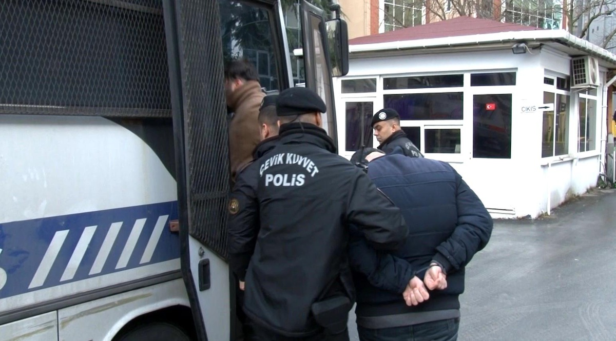İstanbul\'da Mahzen-14 Operasyonu: 46 Kişi Gözaltına Alındı