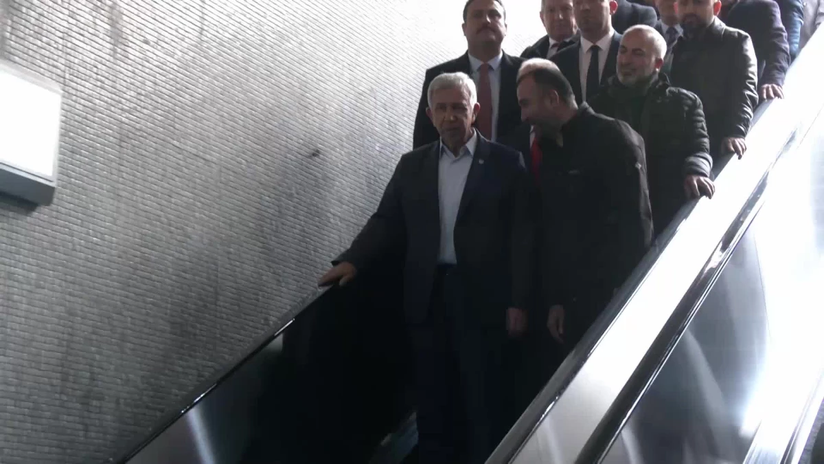 Mansur Yavaş, Ankara Kızılay\'da Metro ve Soysal Pasajı Esnafını Ziyaret Etti