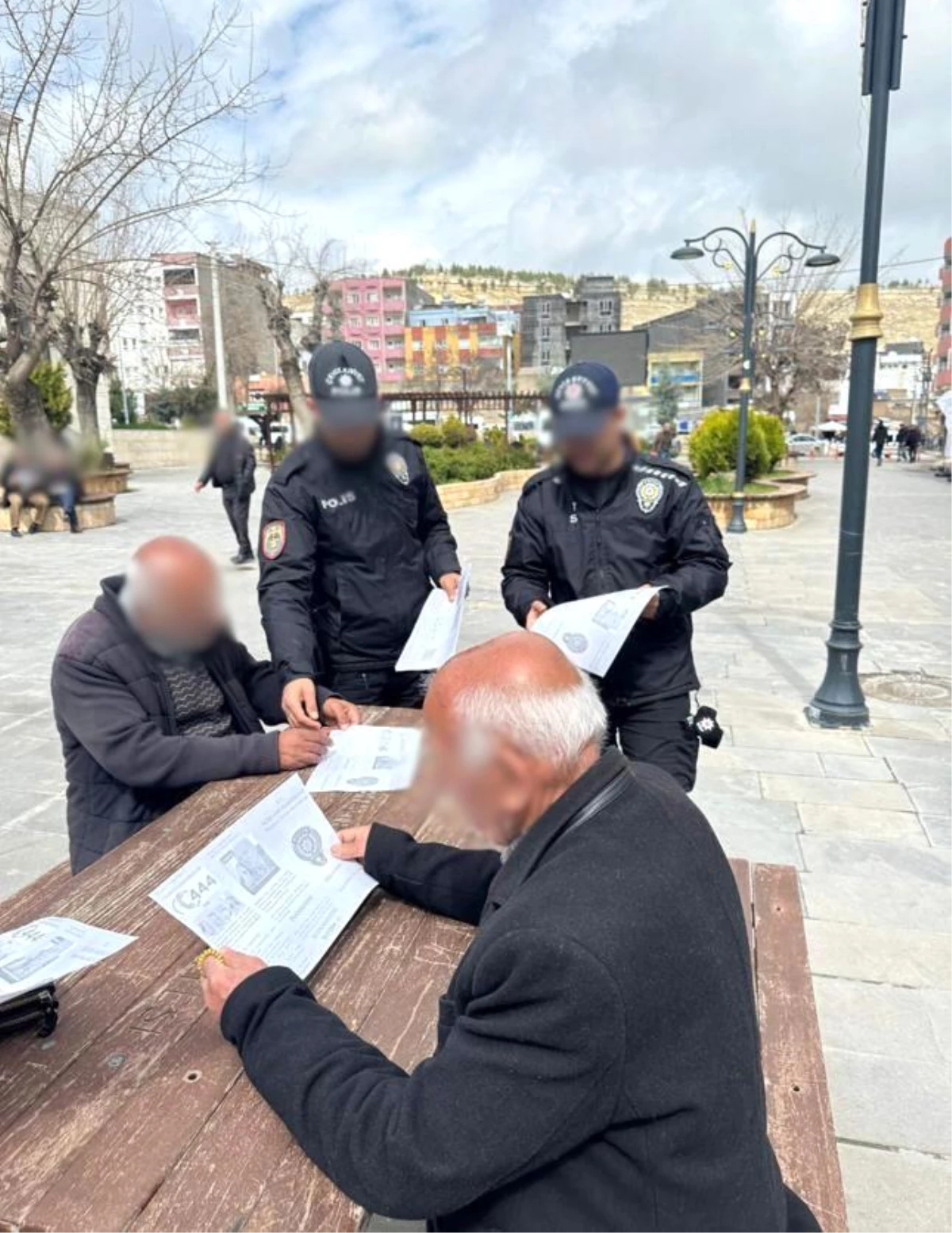 Mardin\'de Polis Ekipleri Vatandaşları Dolandırıcılığa Karşı Uyardı