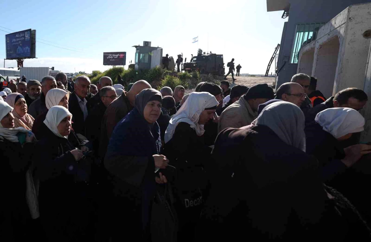 İşgal altındaki Doğu Kudüs\'te 120 bin Müslüman Ramazan ayının ikinci Cuma namazını kıldı
