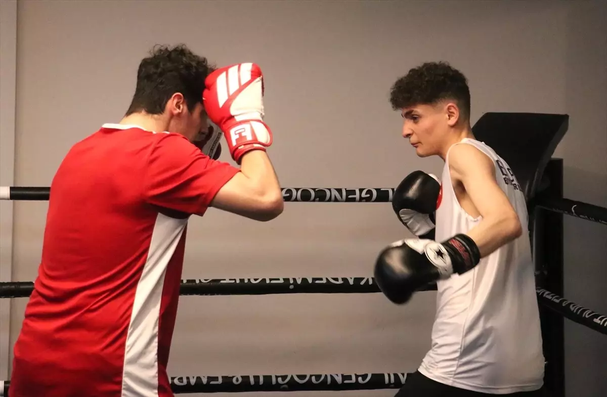 Yıldız kick boksçu Berat Önal, İstanbul\'da düzenlenecek Dünya Kupası\'nda şampiyonluk hayalini gerçekleştirmek için çalışıyor