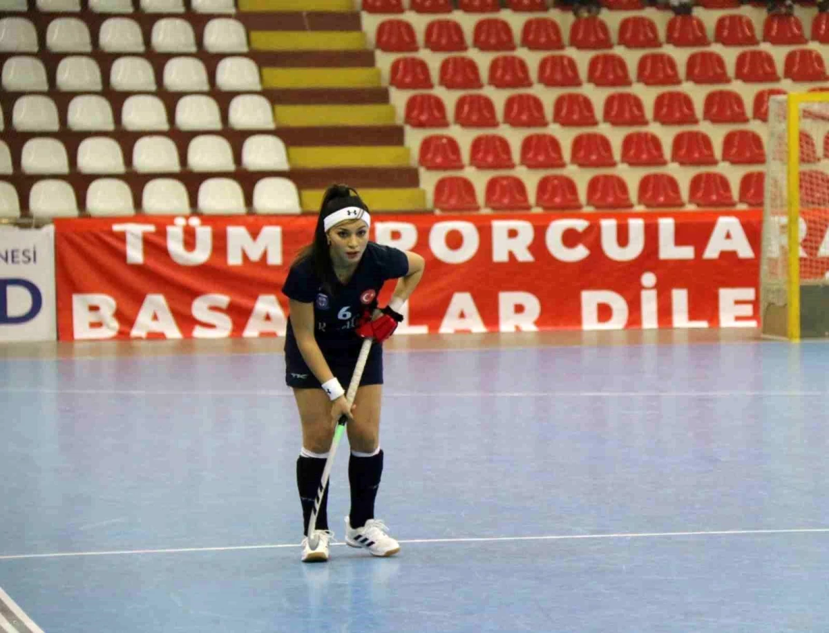 Muğla\'nın Ege Yıldızları, A Milli Kadın Hokey Takımı oyuncusu Ece Şahiner\'i transfer etti