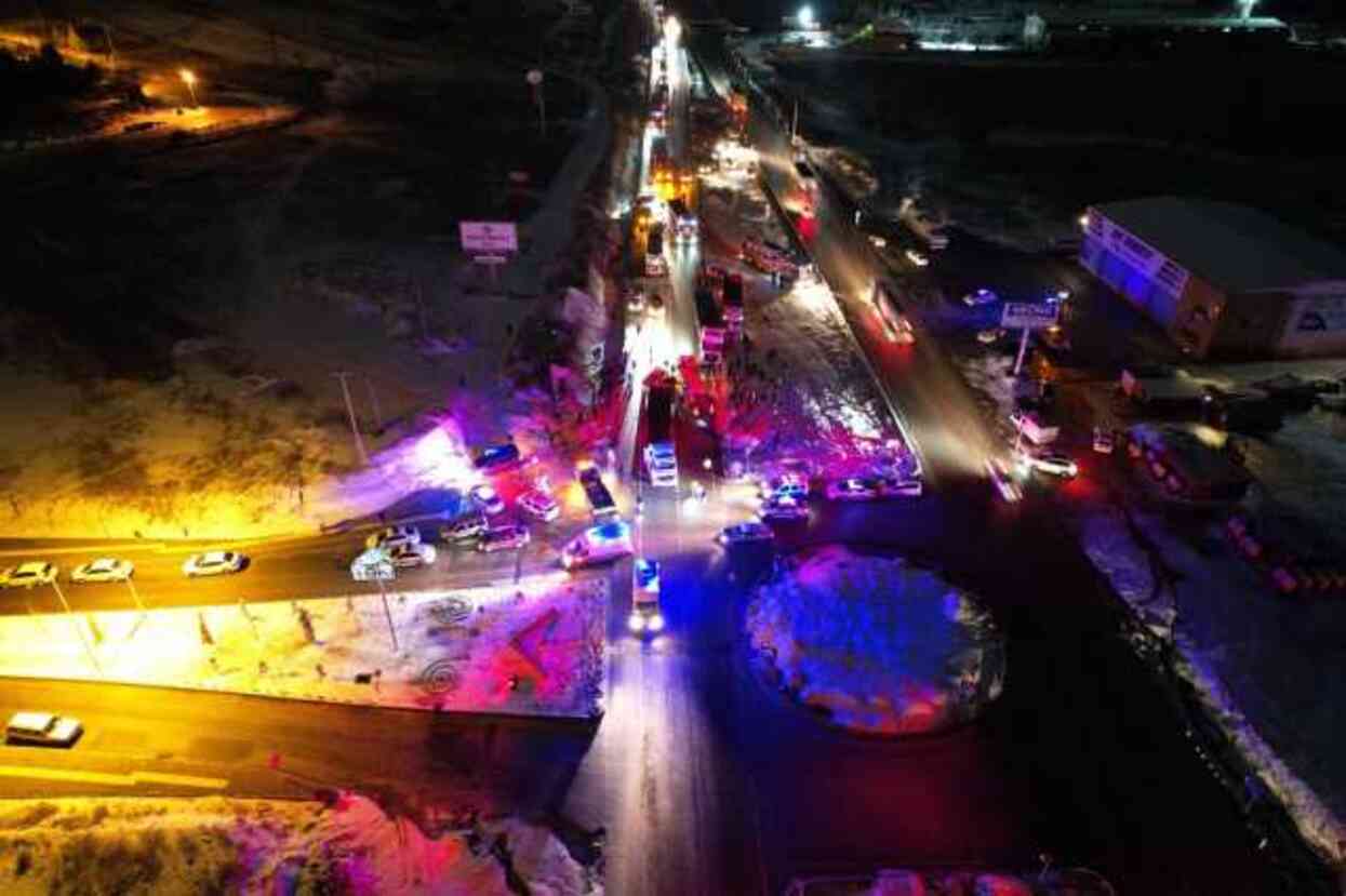 Nevşehir'de 14 aracın karıştığı zincirleme trafik kazası: 3'ü ağır 7 yaralı Nevşehir'de 14 aracın karıştığı zincirleme trafik kazası: 3'ü ağır 7 yaralı