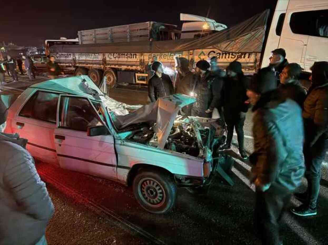 Nevşehir'de 14 aracın karıştığı zincirleme trafik kazası: 3'ü ağır 7 yaralı Nevşehir'de 14 aracın karıştığı zincirleme trafik kazası: 3'ü ağır 7 yaralı