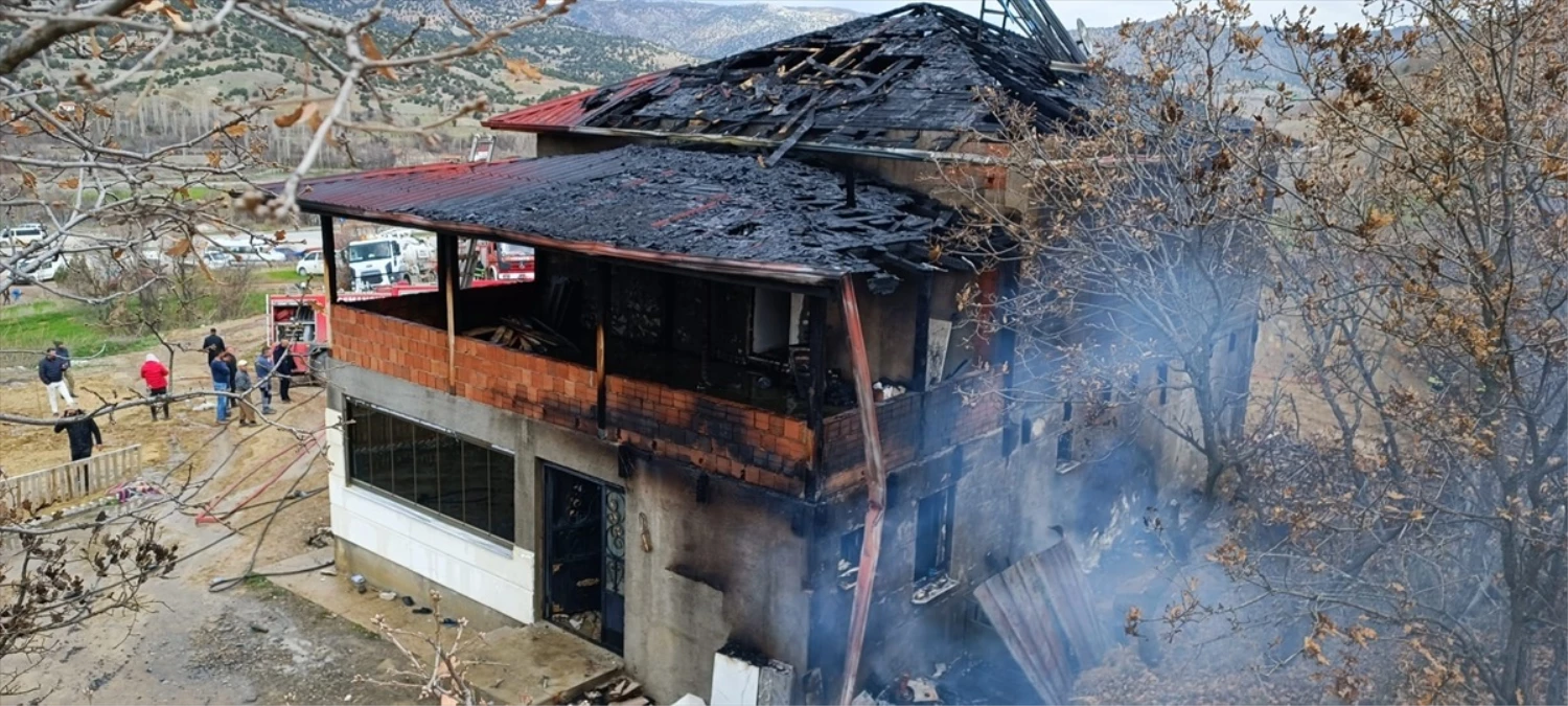 Çorum\'un Osmancık ilçesinde yangın çıkan evde hasar oluştu