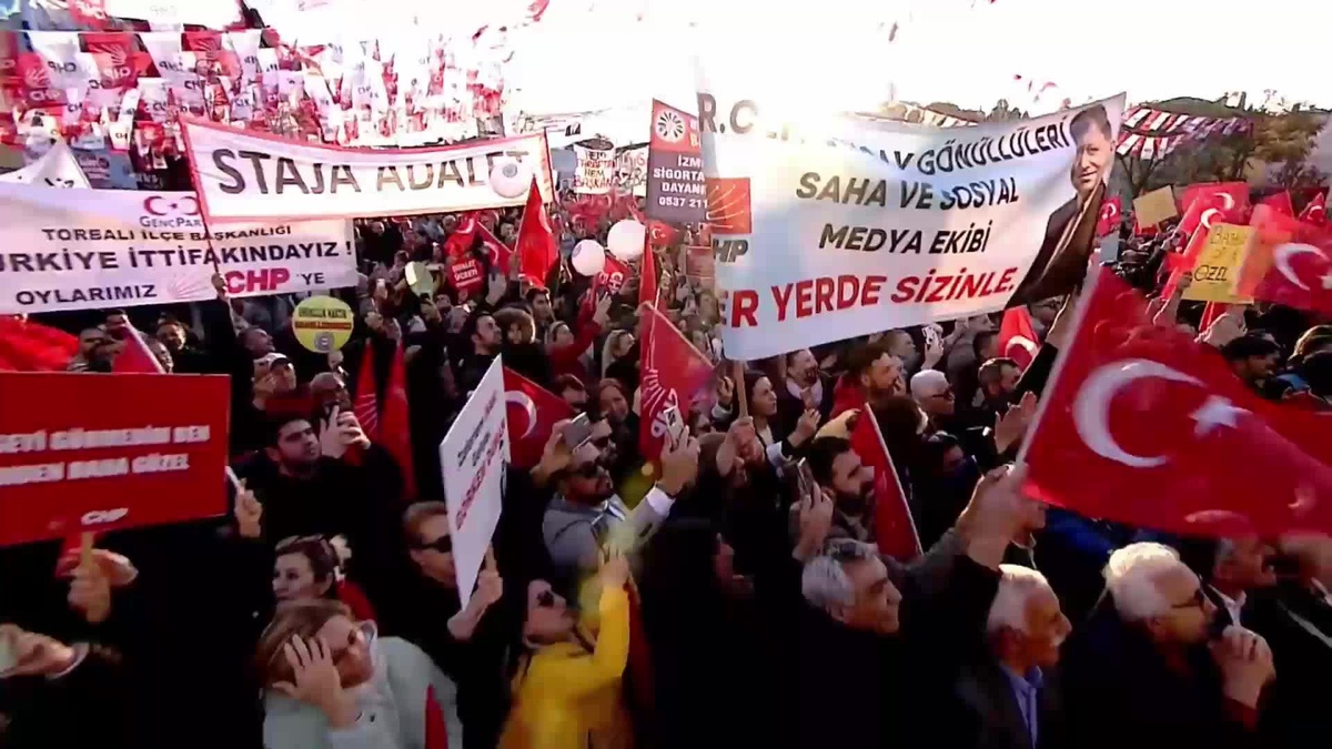 CHP Genel Başkanı Özgür Özel, Buca\'da AKP İzmir Büyükşehir Belediye Başkan Adayı Hamza Dağ\'ı eleştirdi