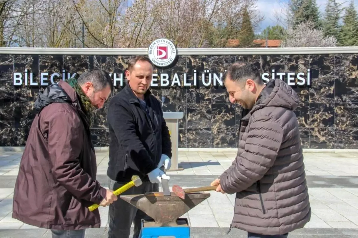 Bilecik Şeyh Edebali Üniversitesi\'nde Nevruz Bayramı görkemli bir ateş yakma ile kutlandı