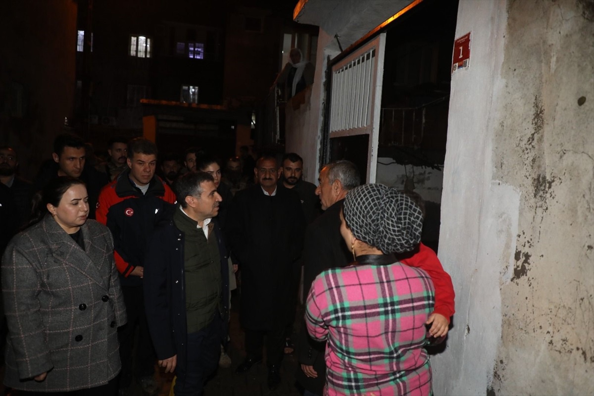 Şırnak ve Cizre\'de sağanak yağış hayatı olumsuz etkiledi