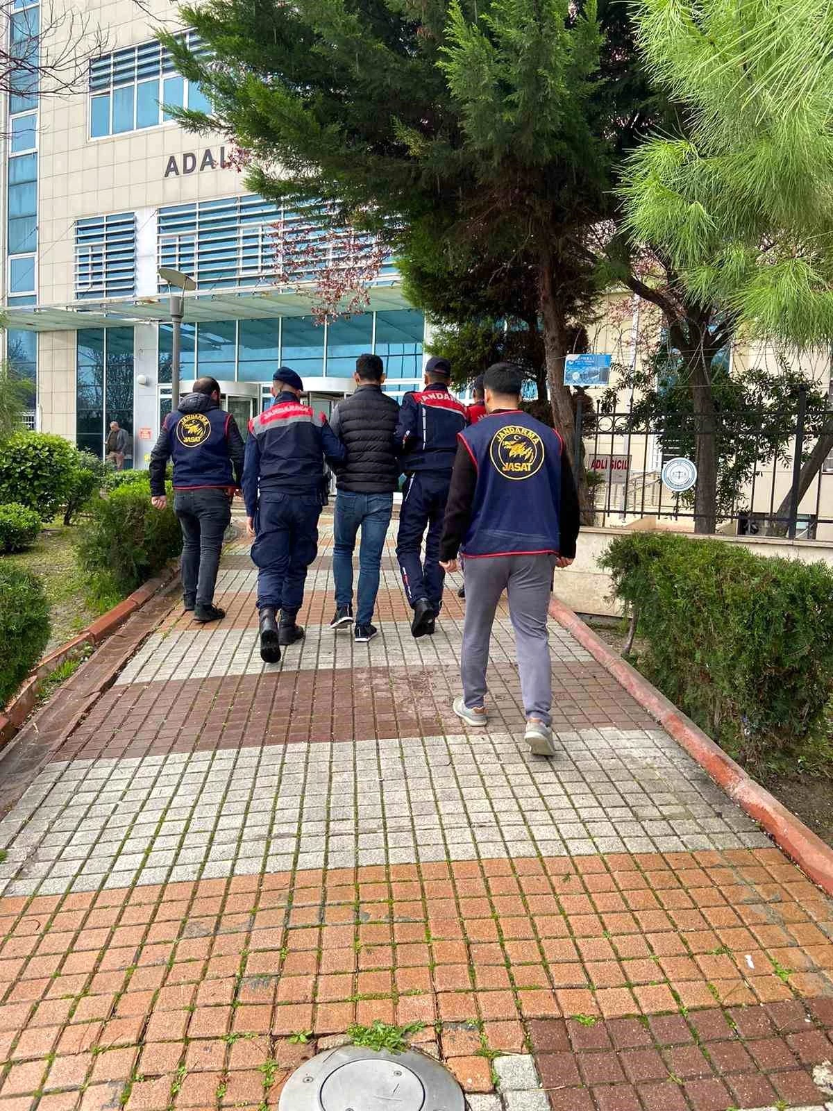 Adana\'da Jandarma Ekipleri Tarafından Aranan 10 Şahıs Yakalandı