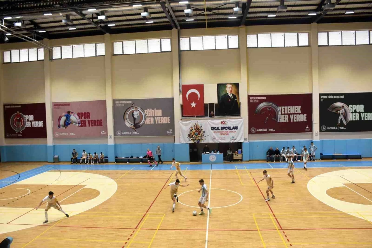 Afyonkarahisar\'da Okul Sporları Futsal Müsabakaları Başladı