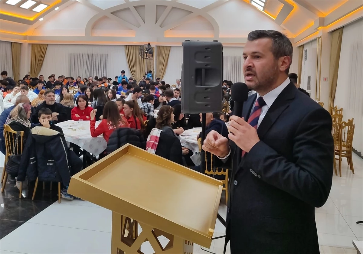 AK Parti Karabük Belediye Başkan adayı Özkan Çetinkaya, sporcularla iftarda buluştu