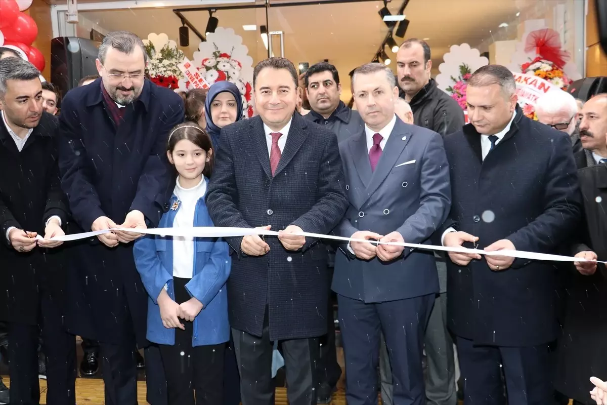 Ali Babacan, Sivas\'ta seçim çalışmalarına devam etti