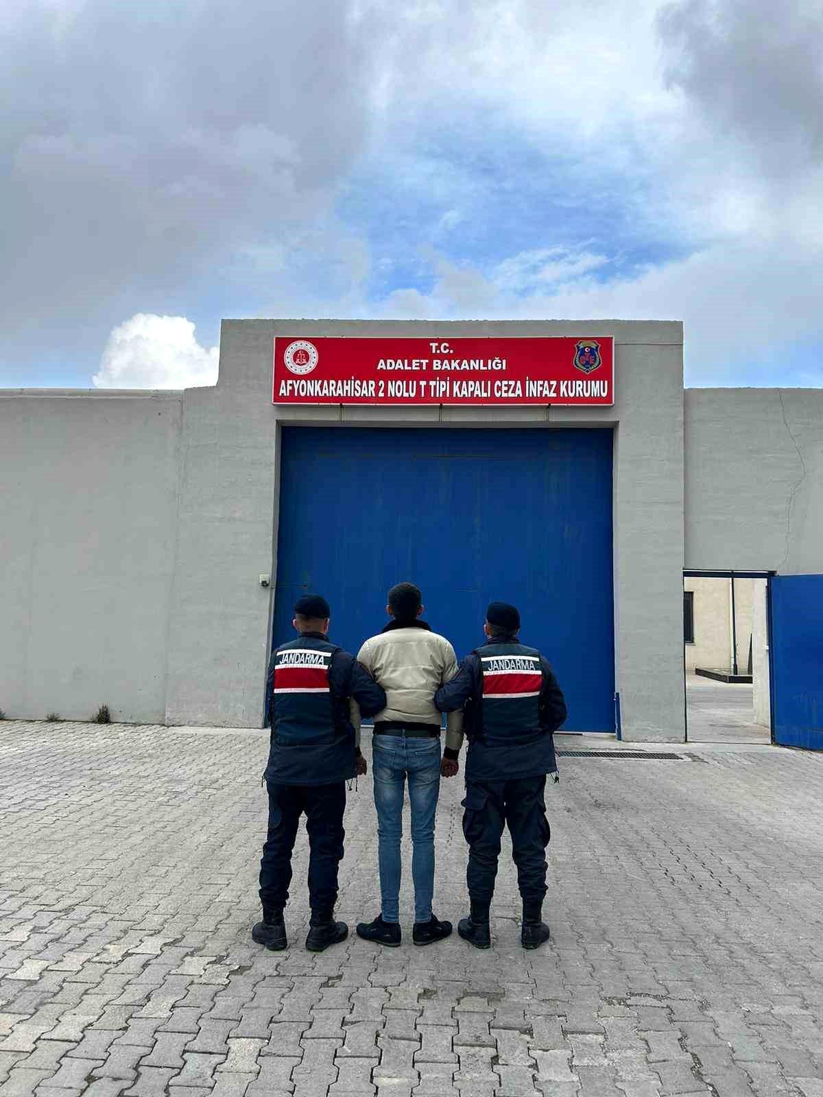 Afyonkarahisar\'da Kasten Yaralama Suçundan Hükümlü İki Şahıs Yakalandı