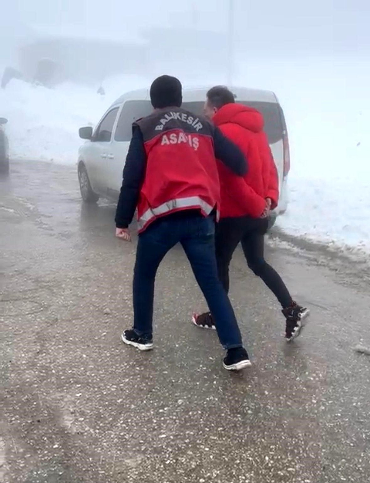 Balıkesir\'de evden altın ve para çalan hırsız Bursa\'da yakalandı