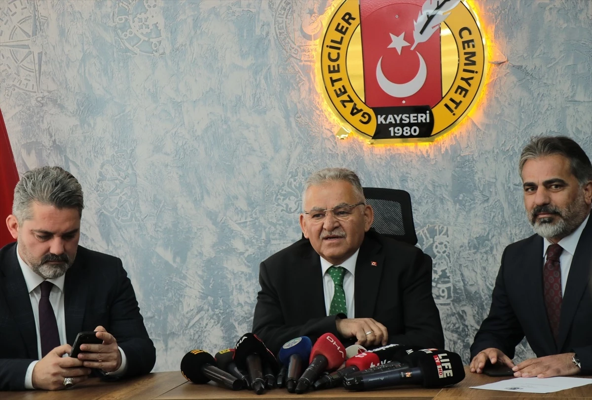 Kayseri Büyükşehir Belediye Başkanı Memduh Büyükkılıç Gazeteciler Cemiyetini Ziyaret Etti