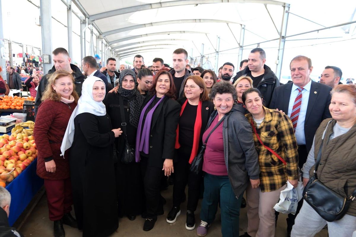 Aydın Büyükşehir Belediye Başkanı Özlem Çerçioğlu, Ata Tohumlarından üretilen binlerce fideyi dağıttı