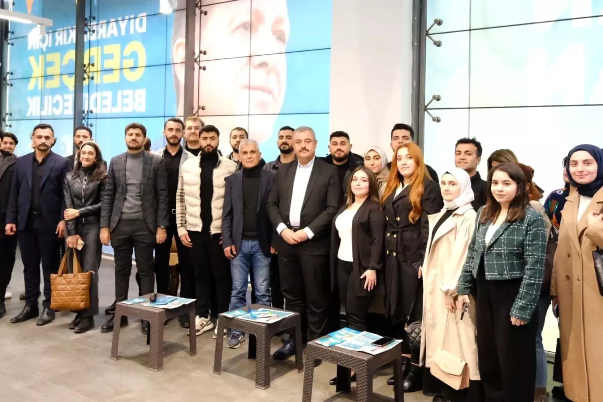 AK Parti Diyarbakır Büyükşehir Belediye Başkan Adayı Mehmet Halis Bilden, Gençlerle Buluştu