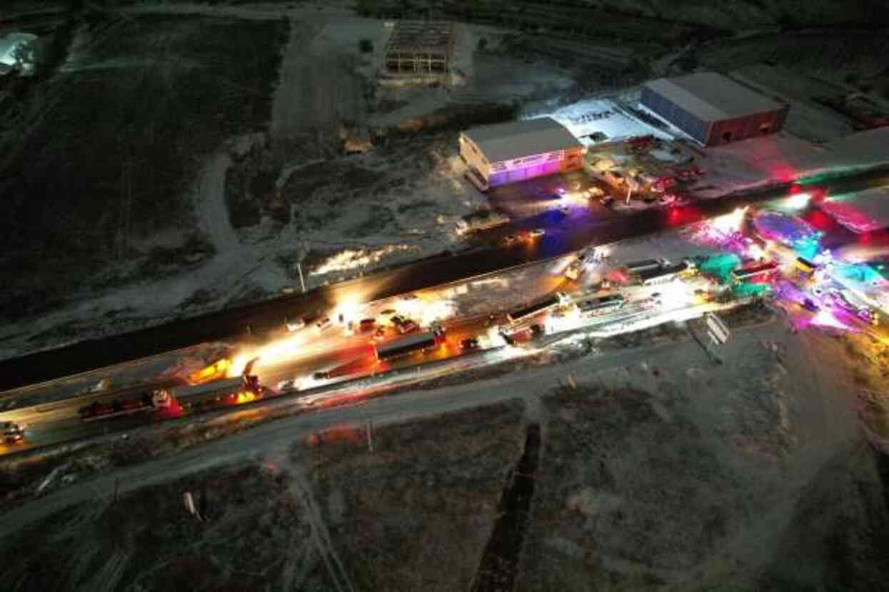 Buzlanan yolda can pazarı! 3 şehirlerarası otobüs, 5 çekici, 6 otomobil birbirine girdi Buzlanan yolda can pazarı! 3 şehirlerarası otobüs, 5 çekici, 6 otomobil birbirine girdi