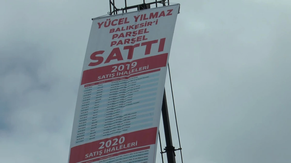 CHP Balıkesir İl Başkanlığı, Yücel Yılmaz\'ın yönetiminde satılan arazileri protesto etti