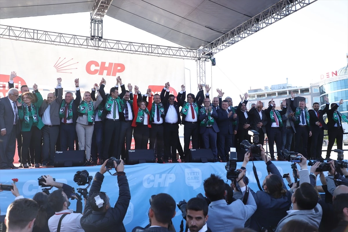CHP Genel Başkanı Özgür Özel: Gençlerin başka ülkelerde gelecek araması bir beka sorunudur