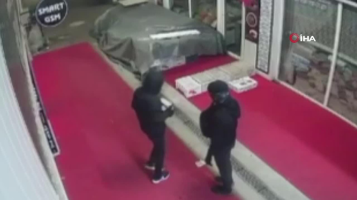Depremzede esnafı bu kez hırsızlar yıktı: Hırsızlık anları kamerada