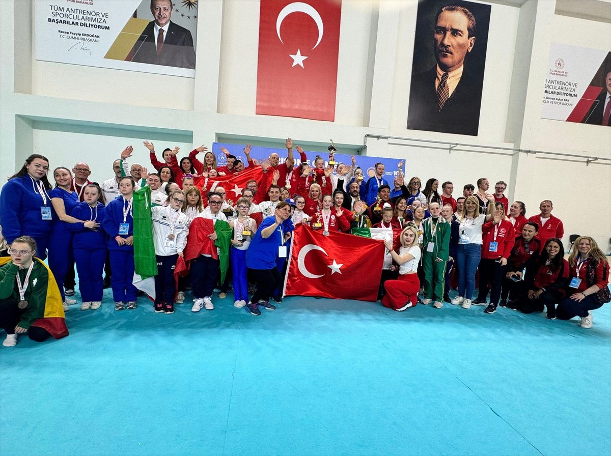 Down sendromlu cimnastikçiler tarihi bir başarı elde etti