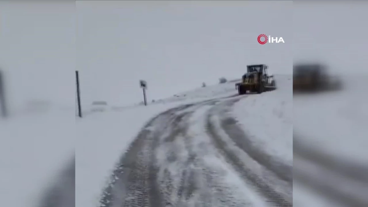 Elazığ\'da kar yağışı nedeniyle 30 köy yolu ulaşıma kapandı