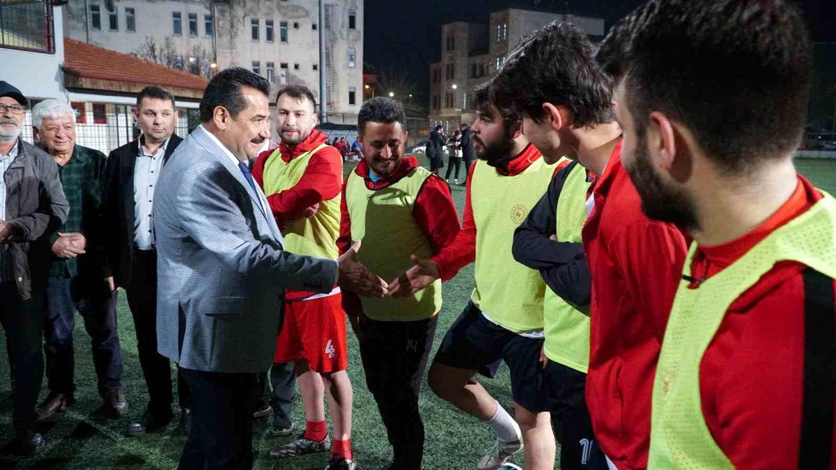 CHP Pamukkale Belediye Başkan Adayı Ali Rıza Ertemur, spor yatırımlarına vurgu yaptı