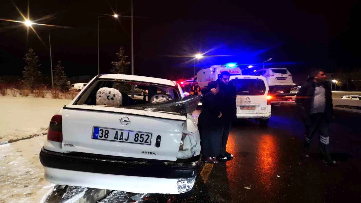 Erzurum\'da Yoğun Kar Yağışı Sonrası Meydana Gelen Zincirleme Trafik Kazaları