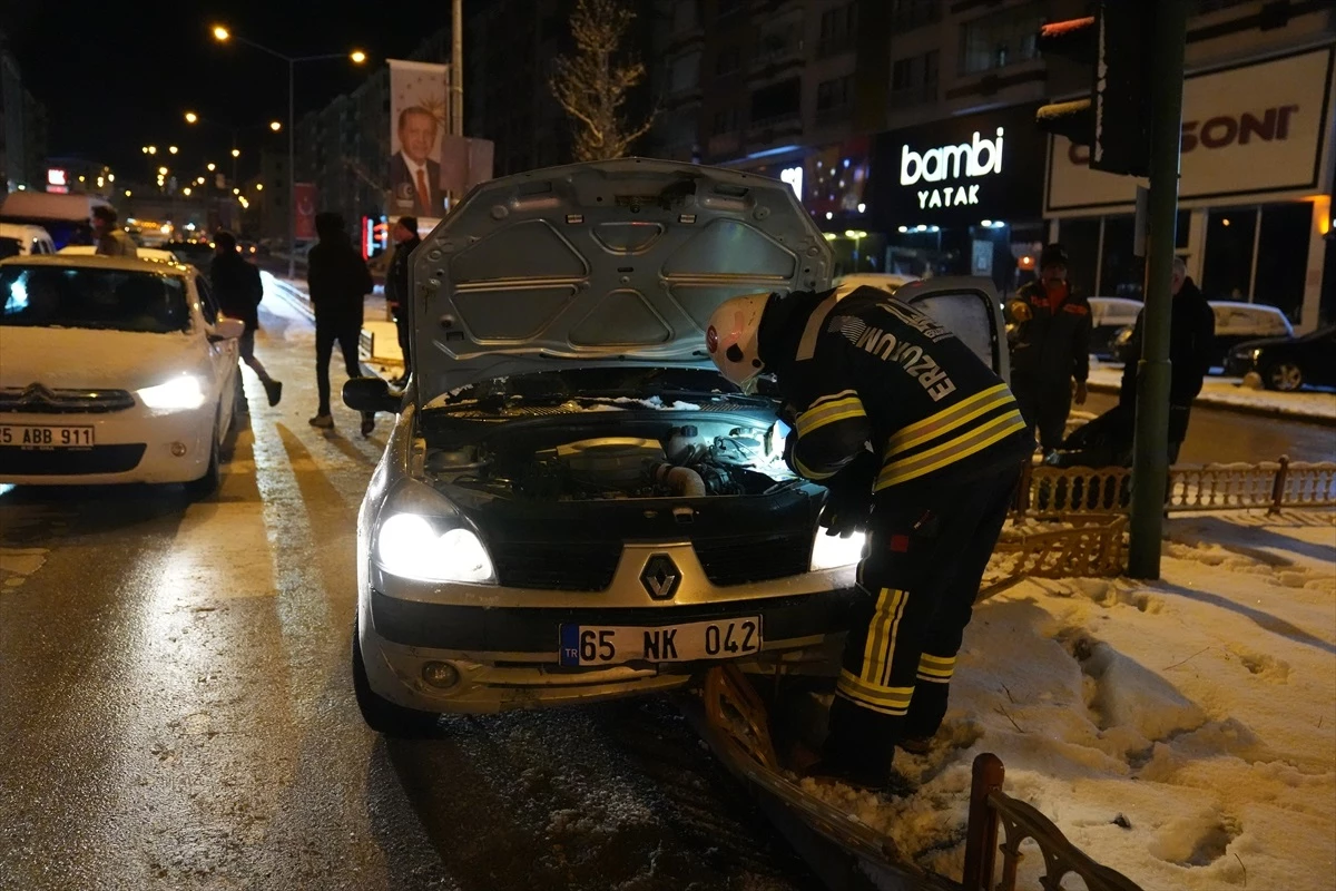 Erzurum\'da kar yağışı sonrası meydana gelen buzlanma nedeniyle 48 araç karıştı, 12 kişi yaralandı