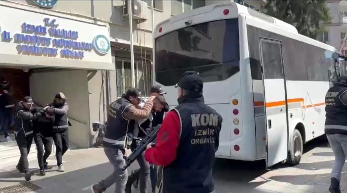 İzmir\'de 15 Şüpheli Tutuklandı