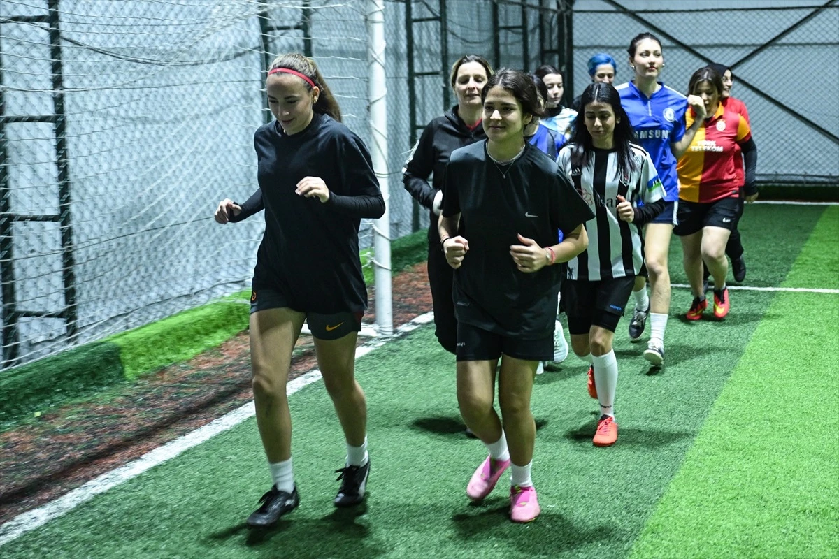 Arkadaşını Al Gel Platformu ile Kadınlar Futbol Maçı Yapıyor