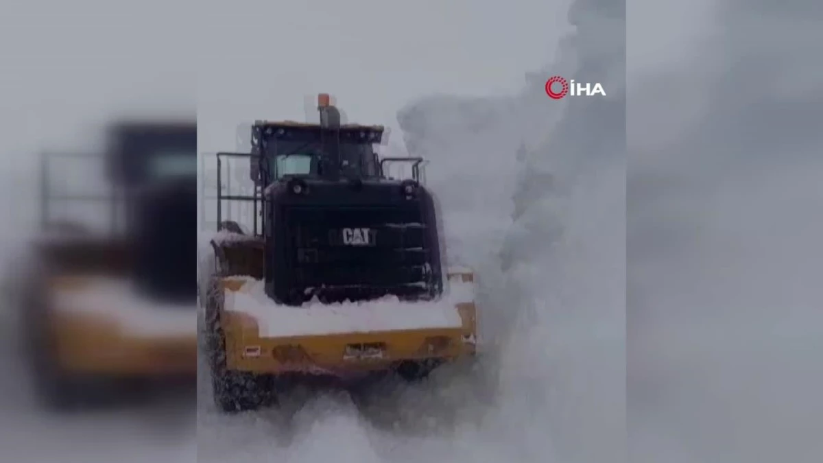 Karlıova\'da yüksek rakımlı tepelerde karla mücadele çalışmaları