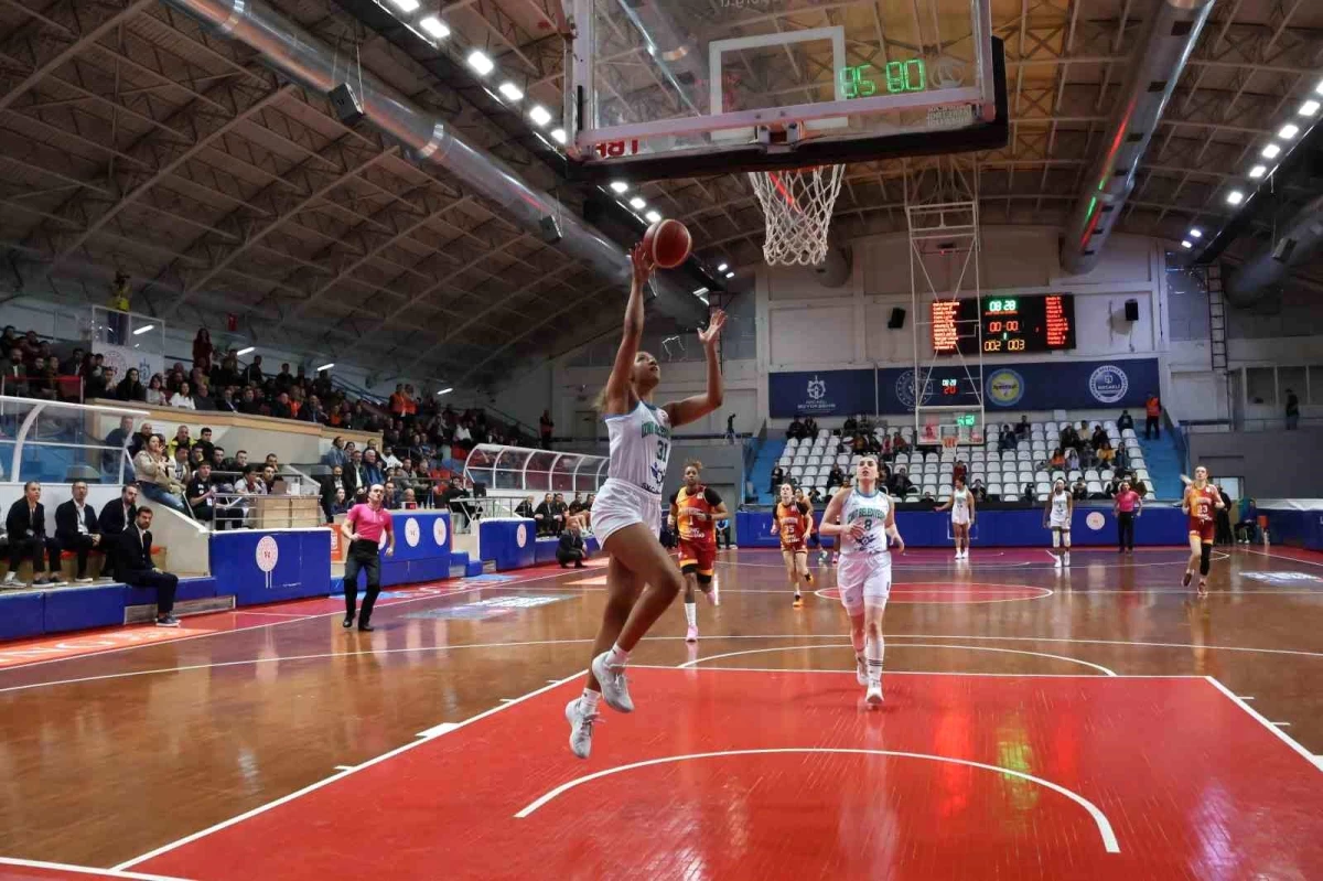 İzmit Belediyespor Kadınlar Basketbol Süper Ligi\'nde Galatasaray\'a mağlup oldu