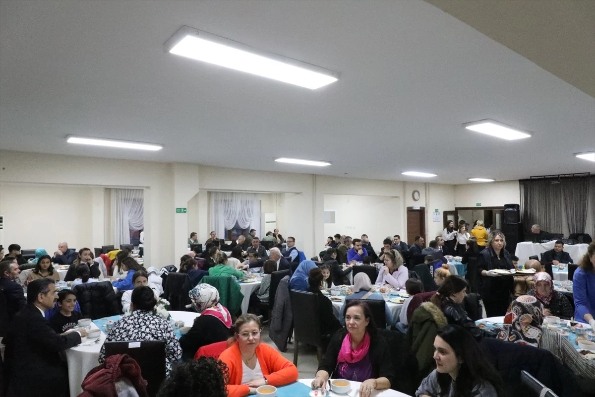 Kırklareli Valisi Birol Ekici, girişimci kadınlarla iftar yaptı