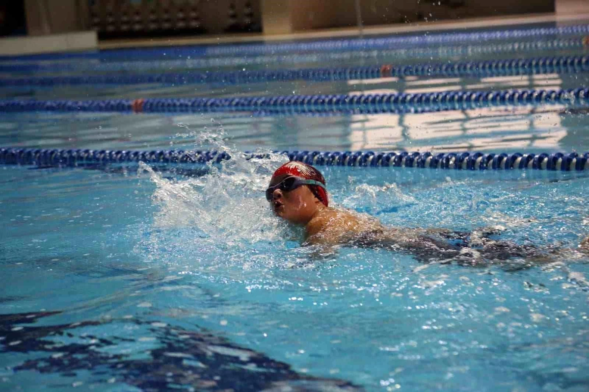 Down Sendromlu Yüzücü Elif Oral Dünya Rekoru Kırdı