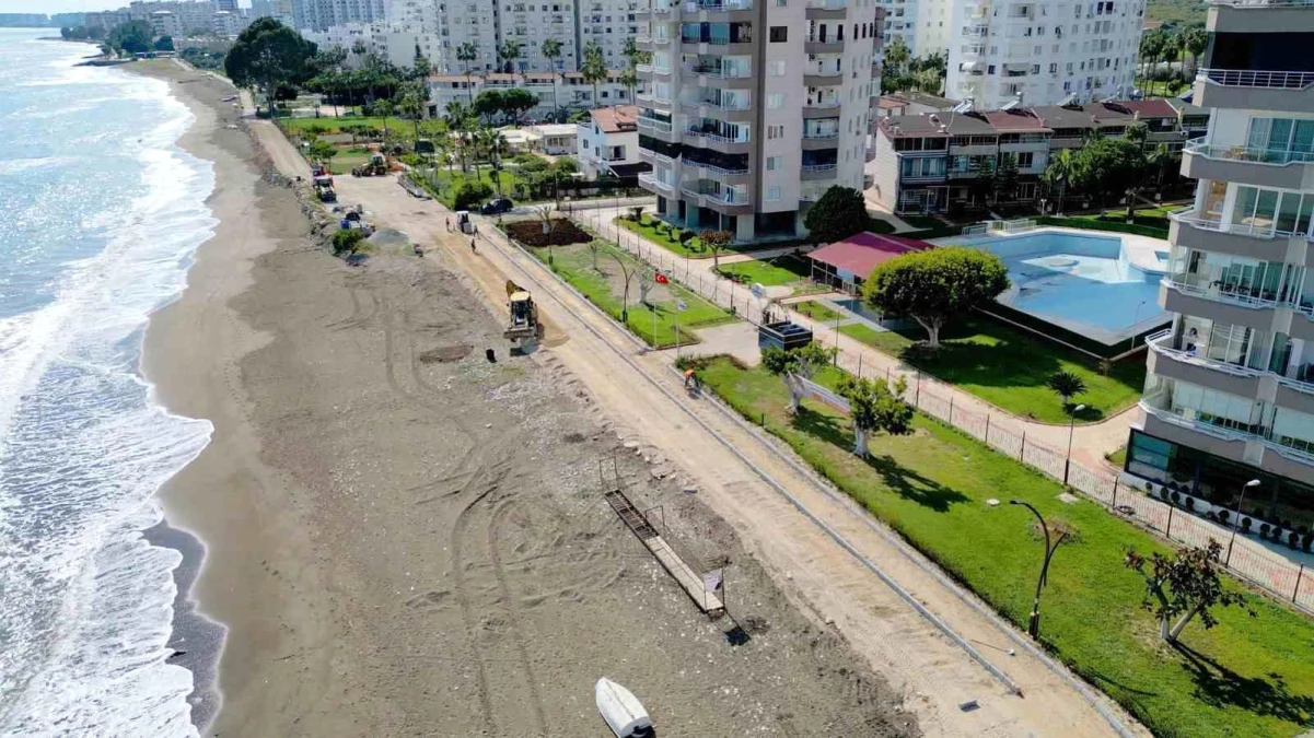 Mezitli Belediyesi, 13 kilometrelik sahil yolunu yeniliyor