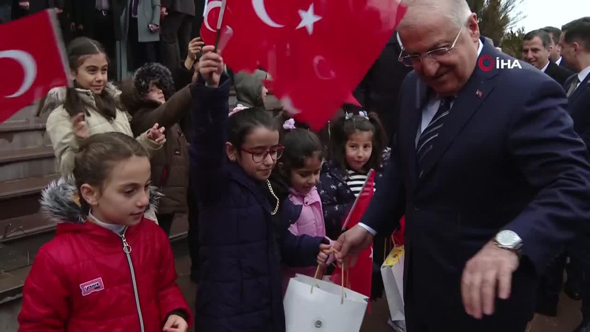 Milli Savunma Bakanı Güler, şehit ailesine ziyarette bulundu
