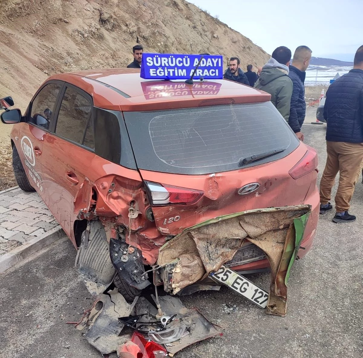 Van\'ın Özalp ilçesinde trafik kazası: 1 ölü, 3 yaralı