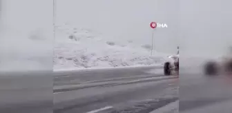 Tatvan'da kar yağışından dolayı köy yolları kapandı