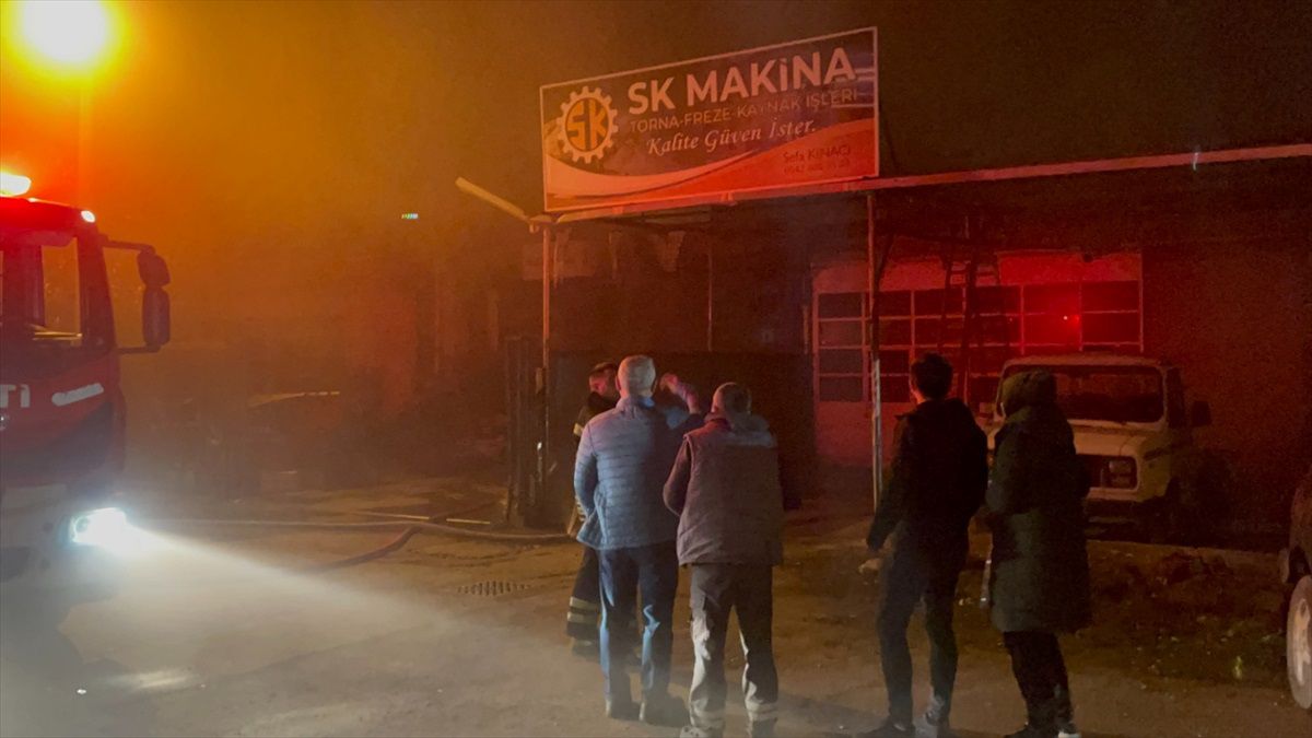 Çorlu\'da İş Yerinde Yangın Çıktı