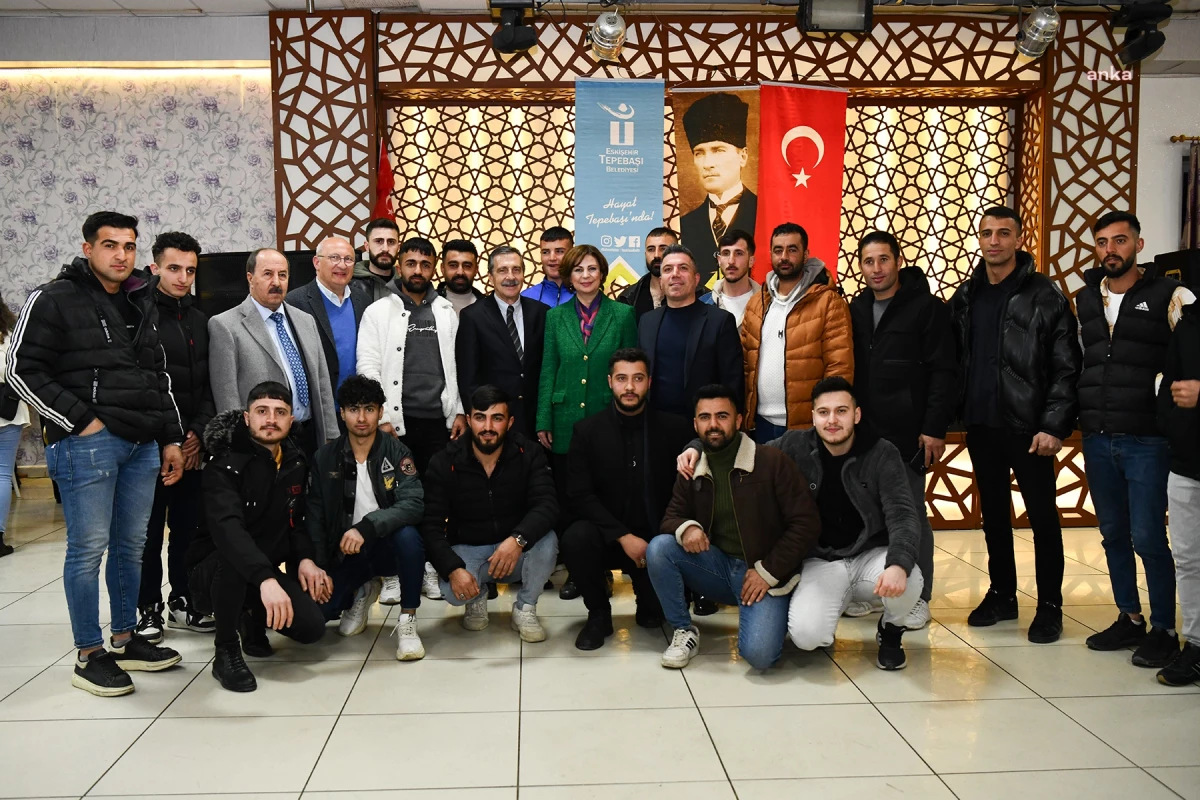 Tepebaşı Belediye Başkanı Ahmet Ataç, CHP Eskişehir Büyükşehir Belediyesi Başkan Adayı Ayşe Ünlüce ile Dost Dernekler Federasyonu\'na bağlı dernekler ve üyeleriyle iftarda buluştu