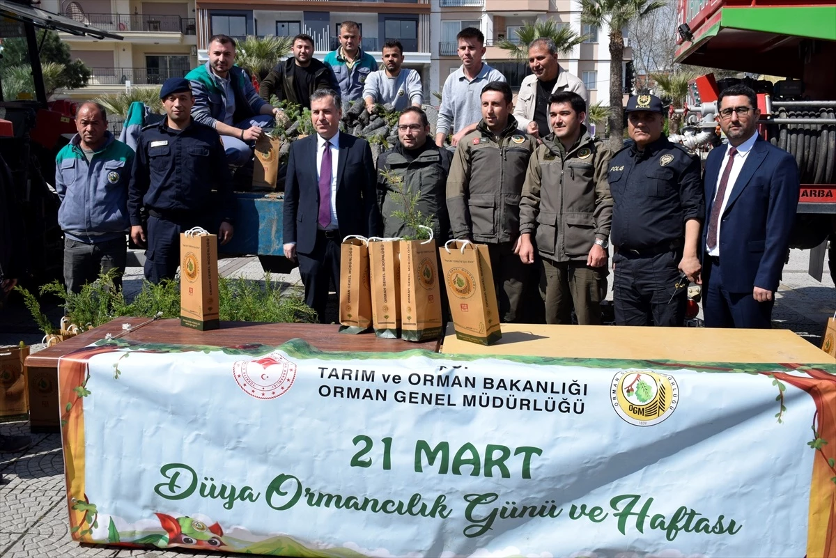Turgutlu\'da Dünya Orman Haftası etkinlikleri kapsamında 10 bin fidan dağıtıldı