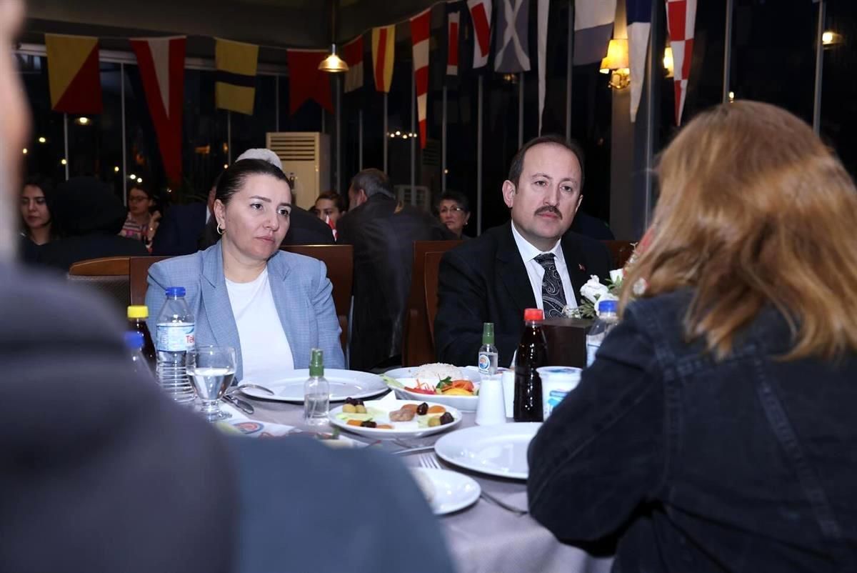Mersin Valisi Ali Hamza Pehlivan, şehit aileleri ve gaziler için iftar programına katıldı